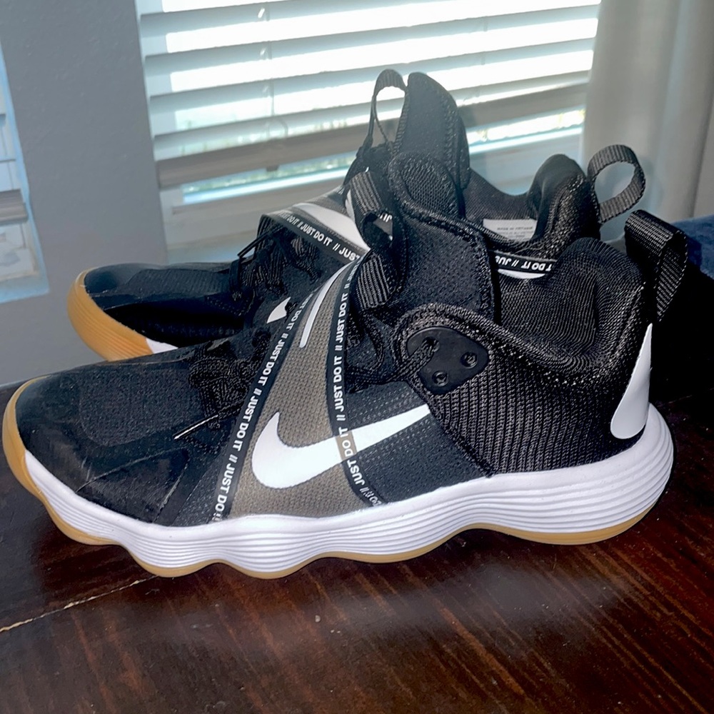 NIKE WOMEN'S REACT HYPER VOLLEYBALL SET SHOES